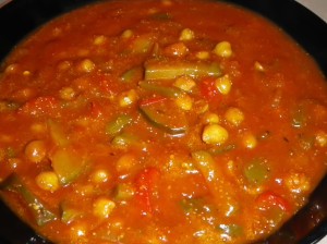 Kichererbsen-Amaranth-Zucchini-Paprika-Tomaten Eintopf